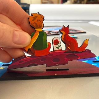 ✨ „Správne vidíme iba srdcom.“ ✨ Kto miluje Malého princa, zamiluje si aj túto drevenú pop-up kartu z Laja.sk 💛 💫 Zložíš...