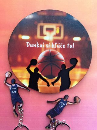🏀 Dunkni si kľúče ako pravý hráč! 🏀 Originálne drevené kľúčenky pre milovníkov basketbalu – ručne vyrezávané laserom z MDF...