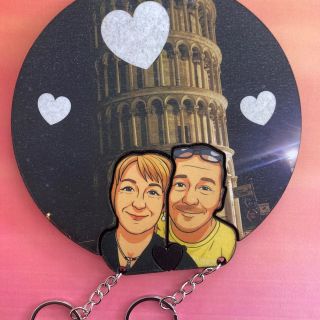 Každá fotka má svoj príbeh 💛 Premeníme tú vašu na originálnu drevenú kľúčenku! Naša personalizovaná drevená kľúčenka z MDF...